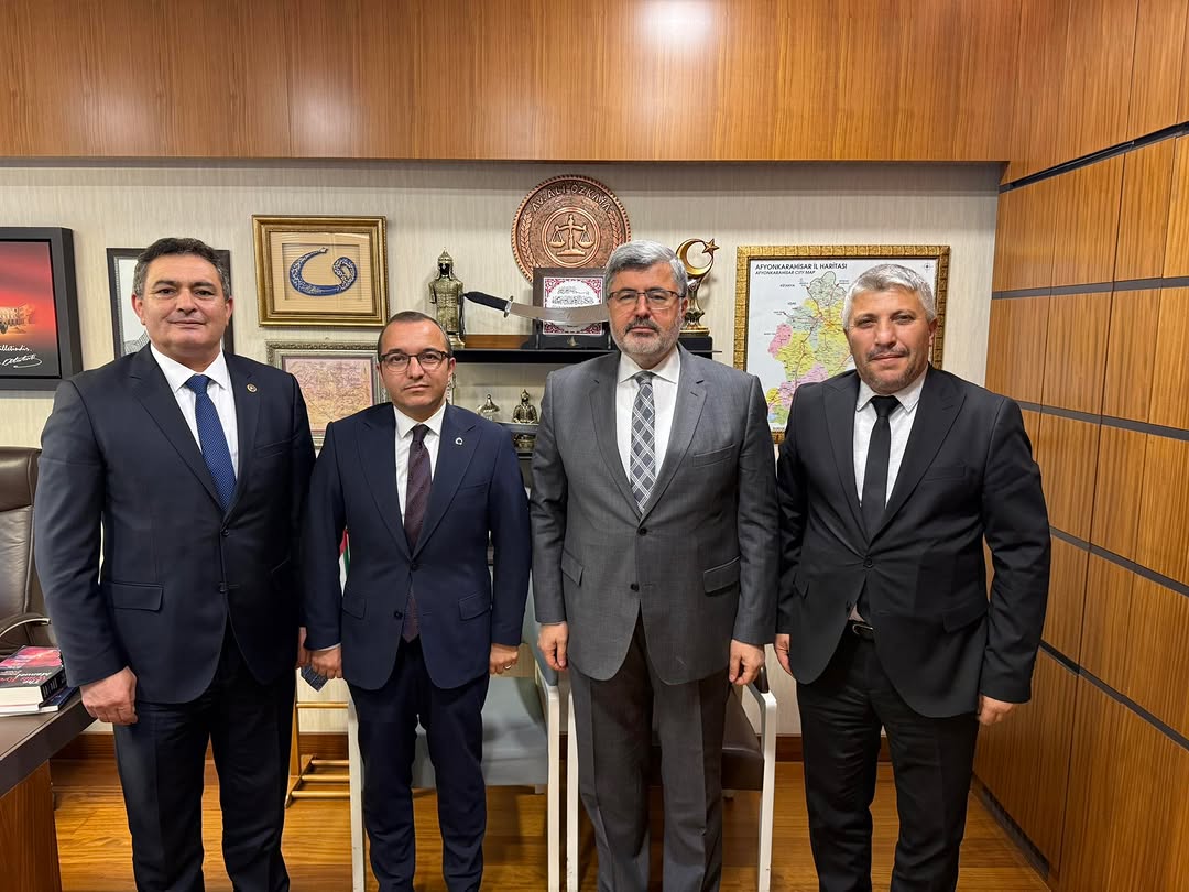 Çobanlar İlçe Kaymakamı, Belediye Başkanı ve AK Parti İlçe Başkanı Gazi Meclisinde Bir Araya Geldi