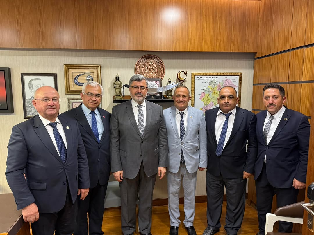 AK Parti Sinanpaşa İlçe Başkanı İsmail Aktürk ve Diğer Belediye Başkanları Gazi Meclisinde Misafir Edildi