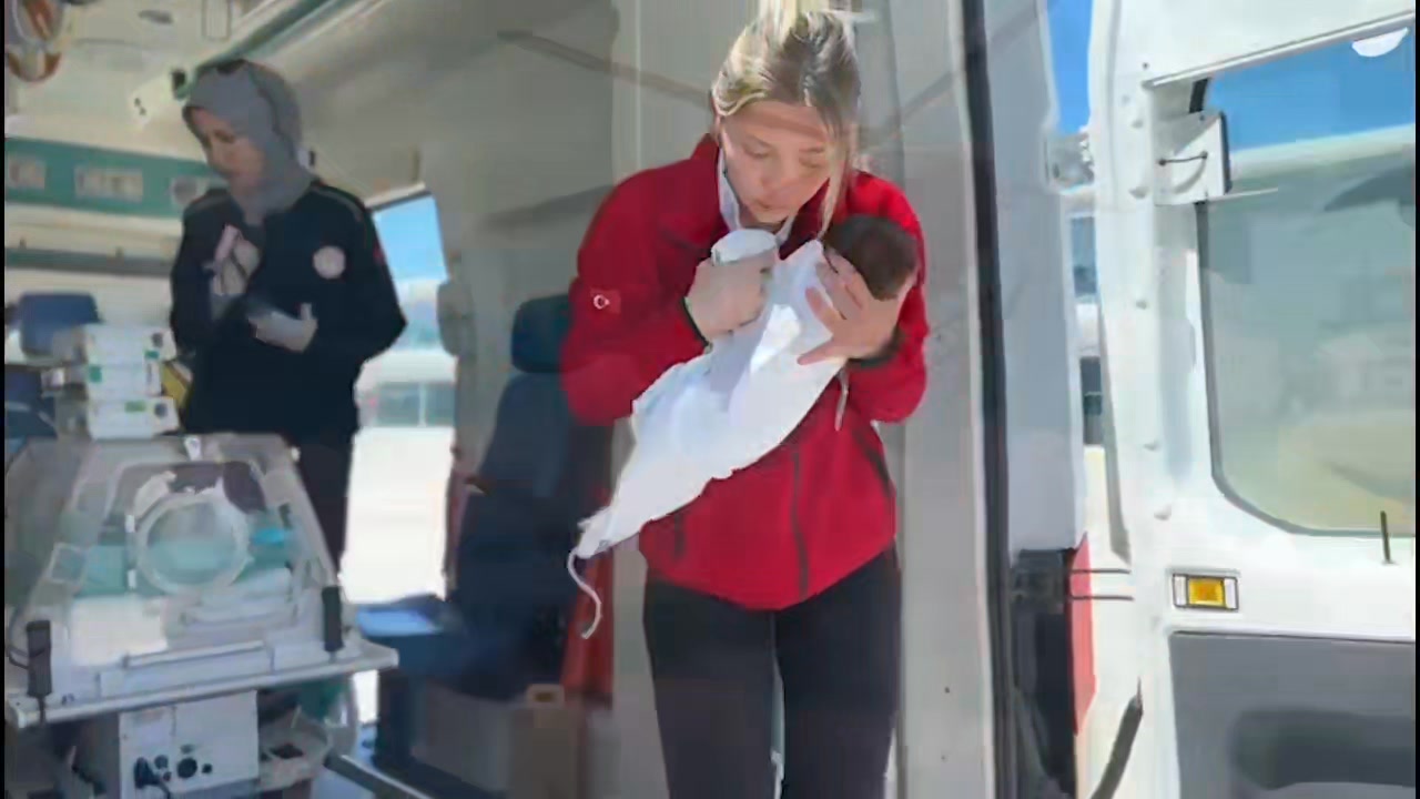 Ülkemizin Dört Bir Yanında Hizmet Veren Acil Sağlık Çalışanları