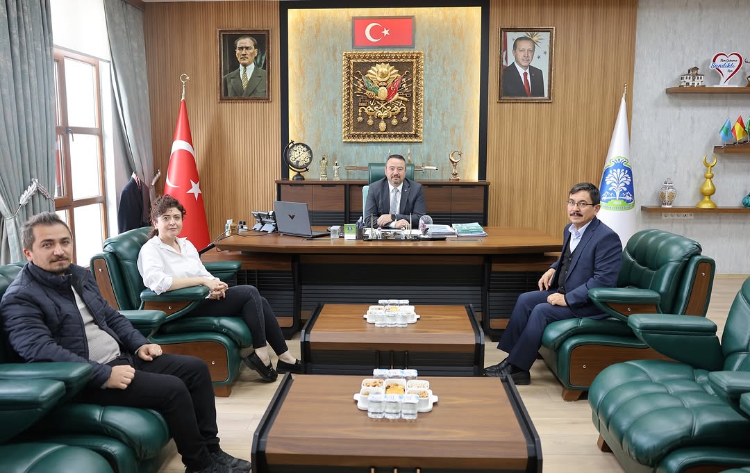 Sorkun İlköğretim Okulu Müdüresi Sandıklı Belediye Başkanı'nı Ziyaret Etti