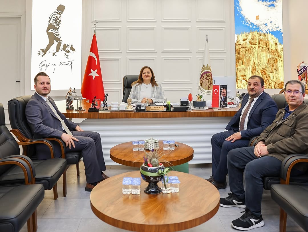 Saadet Partisi Afyonkarahisar İl Başkanı Beytullah Karataş, Afyonkarahisar Belediye Başkanı Burcu Köksal'ı Ziyaret Etti