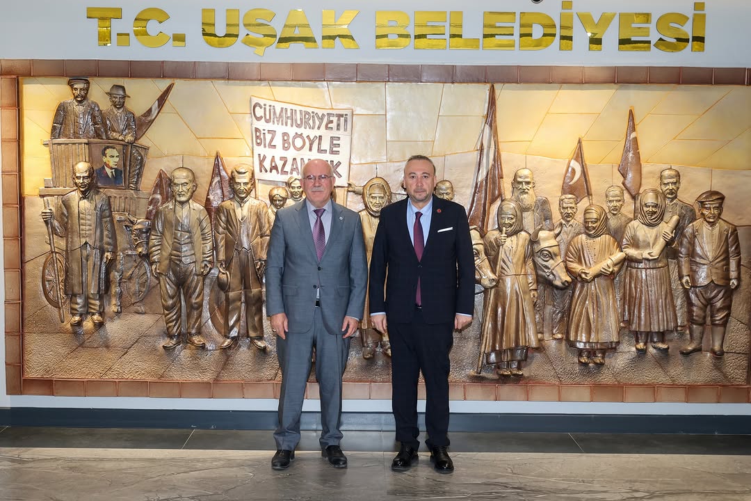 Uşak Belediye Başkanı Özkan Yalım'ın Uşak Üniversitesi Rektörü Prof. Dr. Ekrem Savaş'ı Ziyareti