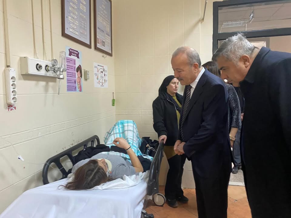 Afyonkarahisar Milletvekili Mehmet Taytak'tan Özburun Beldesindeki Okul Servisi Kaza Paylaşımı