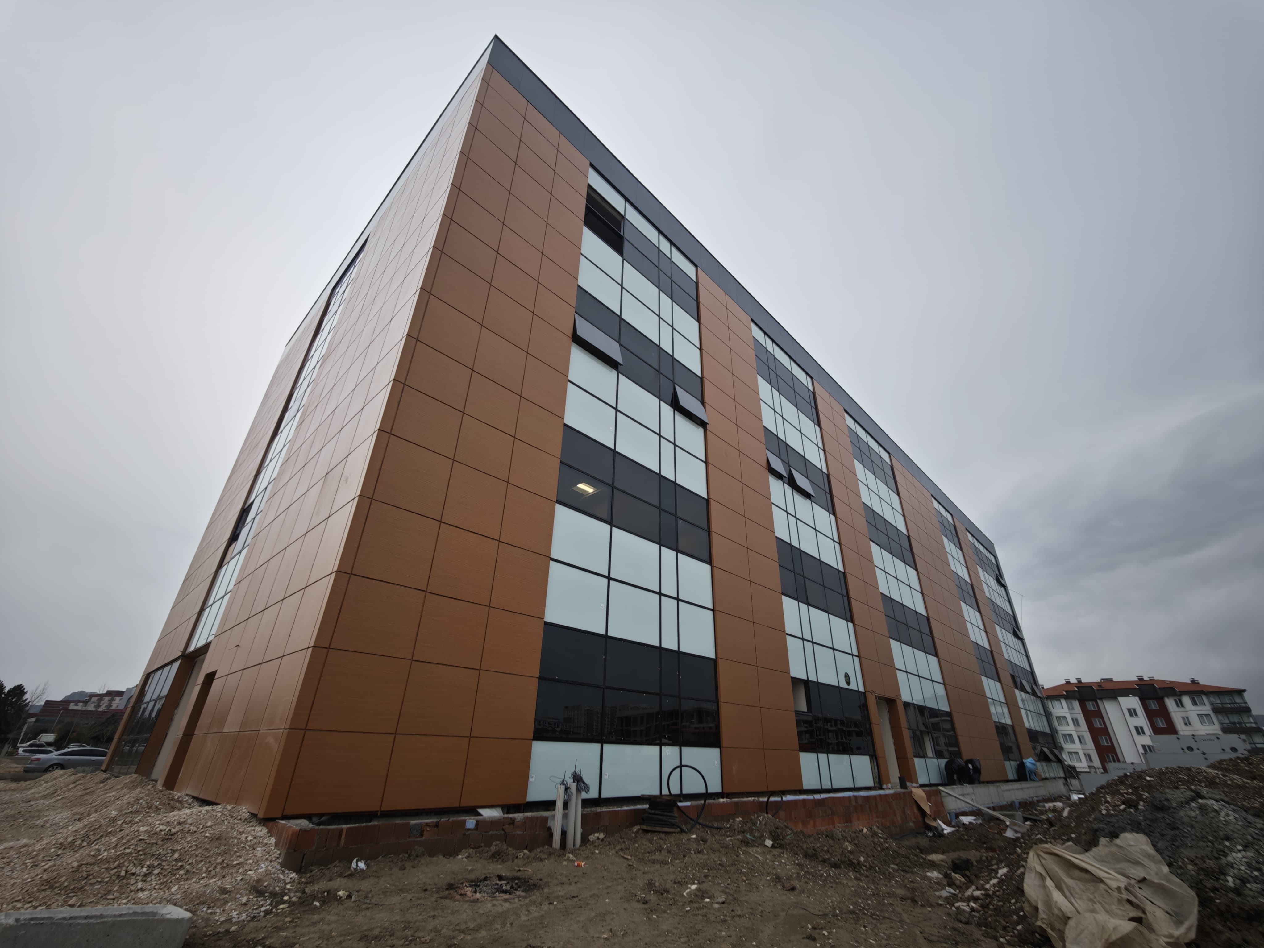 AK Parti Milletvekili Dr. Hasan Arslan, Ağız ve Diş Sağlığı Hastanesi İnşaatını İnceledi