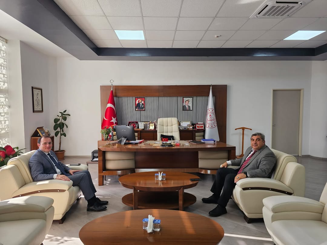 Çay Kaymakamı ve İl Milli Eğitim Müdürü Arasındaki İş Birliği Stresi Azaltıyor