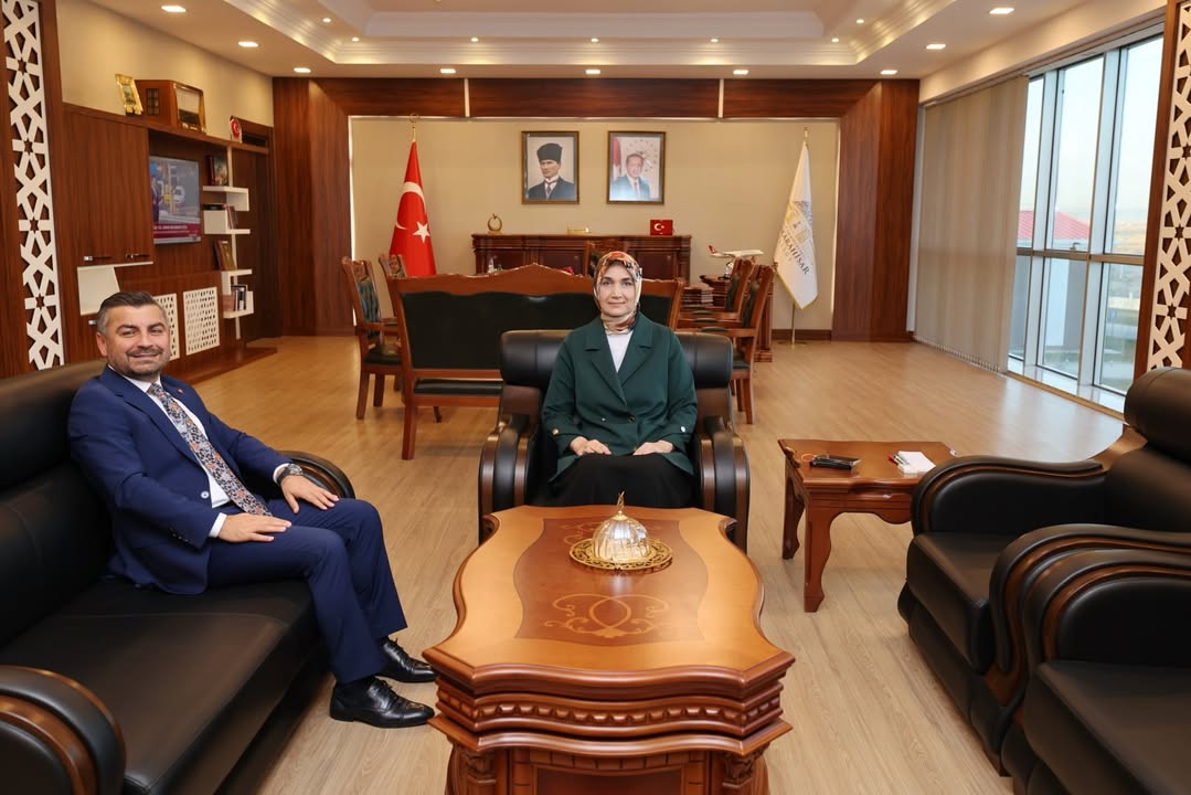 Valimiz Doç. Dr. Kübra Güran Yiğitbaşı, Elektronik Harp Sistemleri Kurumsal Yönetim ve Gelişim Direktörü İbrahim Uslu'yu Kabul Etti
