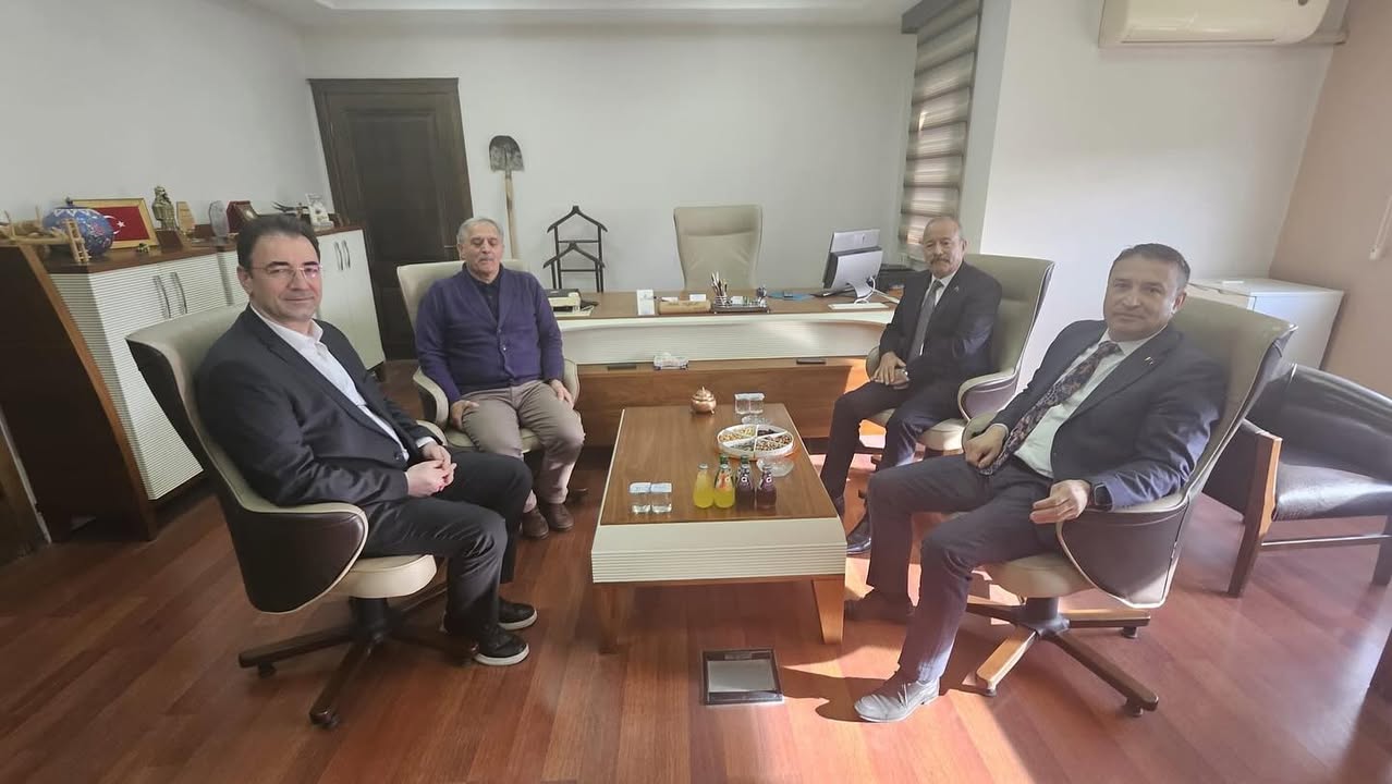 Afyonkarahisar Milletvekili Anahaber Gazetesi İmtiyaz Sahibi Bekir Yeşilay’ı Ziyaret Etti