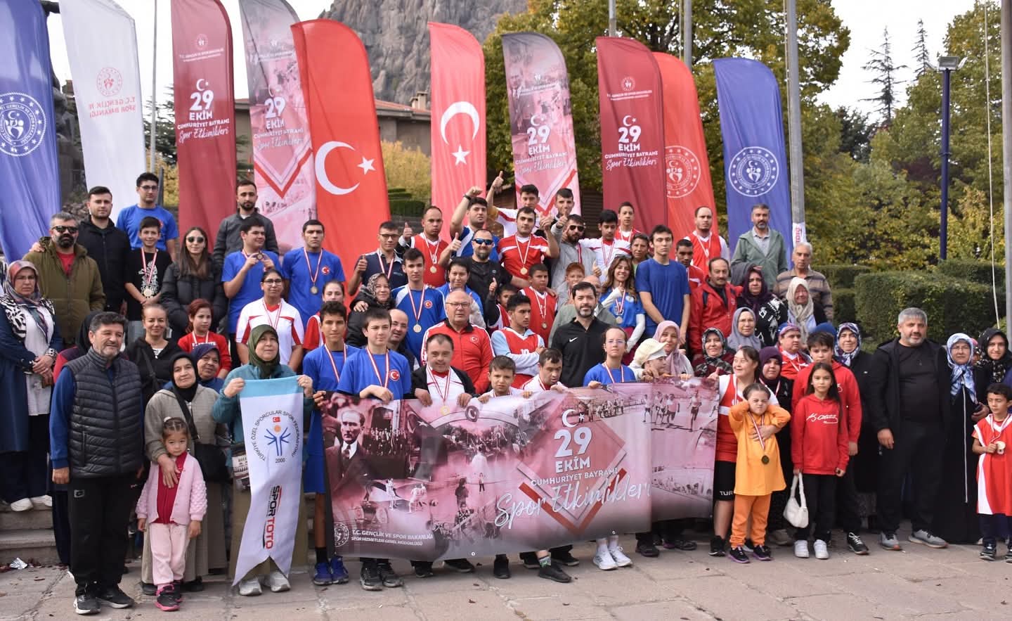 Cumhuriyet Coşkusu Sporla Buluştu: Özel Sporcular Yol Koşusu