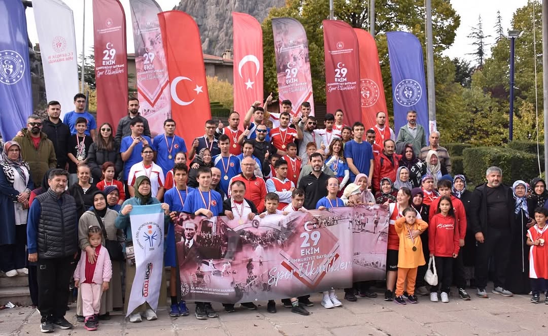 Özel Sporcular 29 Ekim Cumhuriyet Haftası Yol Koşusunda Buluştu
