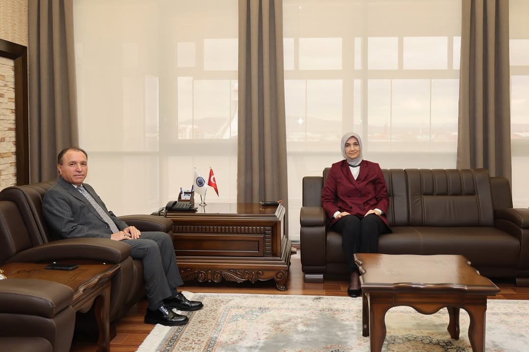 Valimiz Doç. Dr. Kübra Güran Yiğitbaşı, Afyon Kocatepe Üniversitesi Rektörü Prof. Dr. Mehmet Karakaş’ı Ziyaret Etti