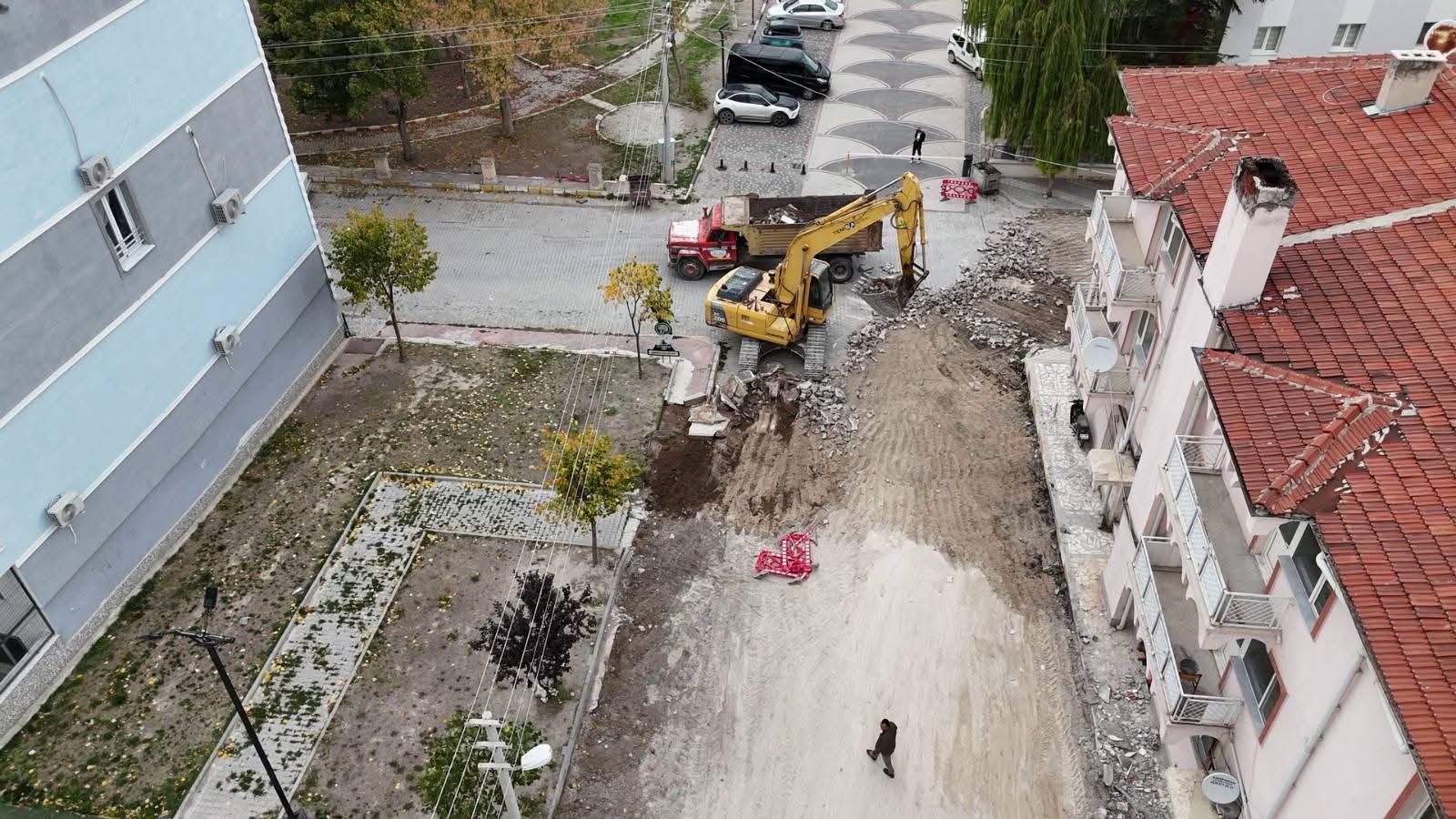 Emirdağ Belediyesi, Altyapısı Yenilenen Bölgelerde Asfalt Hazırlıklarını Sürdürüyor