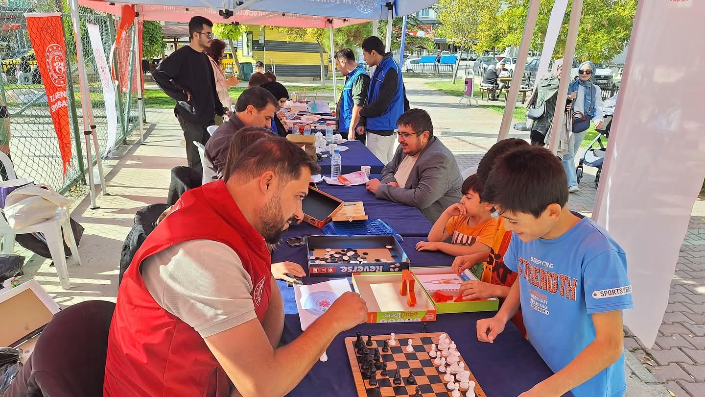 Gençlik Spor Festivali Afyonkarahisar'da Renkli Görüntülere Sahne Oldu