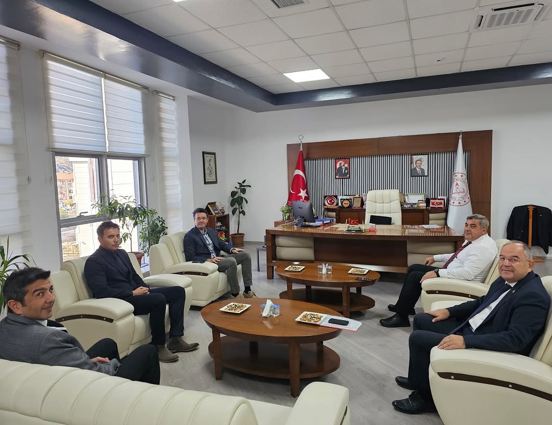 MEB Strateji Geliştirme Başkanlığı Ar-Ge Proje ve İzleme Dairesi Başkanı Ayhan Öztürk, Afyonkarahisar İl Milli Eğitim Müdürü Miraç Sünnetci'yi Ziyaret Etti
