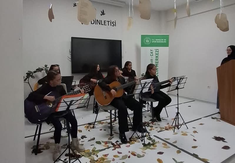 Afyonkarahisar Çay Gençlik Merkezinde Şiir Dinletisi Gerçekleştirildi