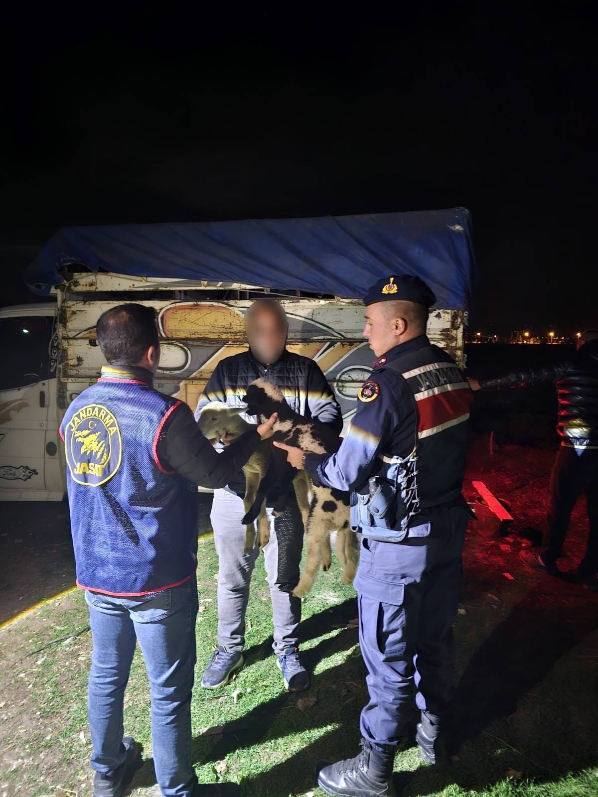 Afyonkarahisar'da 13 Küçükbaş Hayvan Hırsızlığı Operasyonu Sonuçlandı