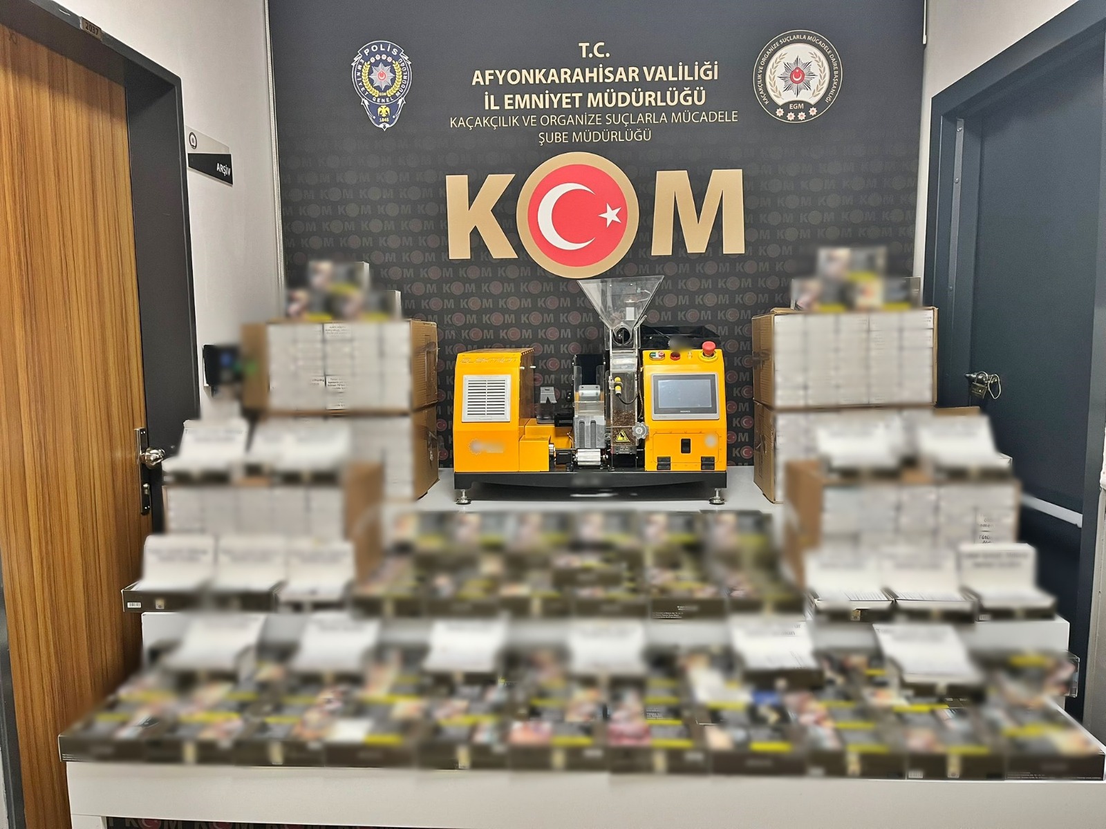 Afyonkarahisar'da Kaçakçılık Operasyonu: Kaçak Tütün Ele Geçirildi