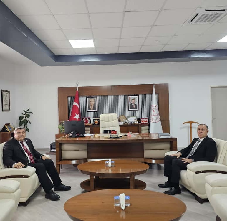 Afyonkarahisar Devlet Hastanesi Başhekimi Opr. Dr. Osman Acar, İl Milli Eğitim Müdürümüz Miraç Sünnetci'yi Ziyaret Etti