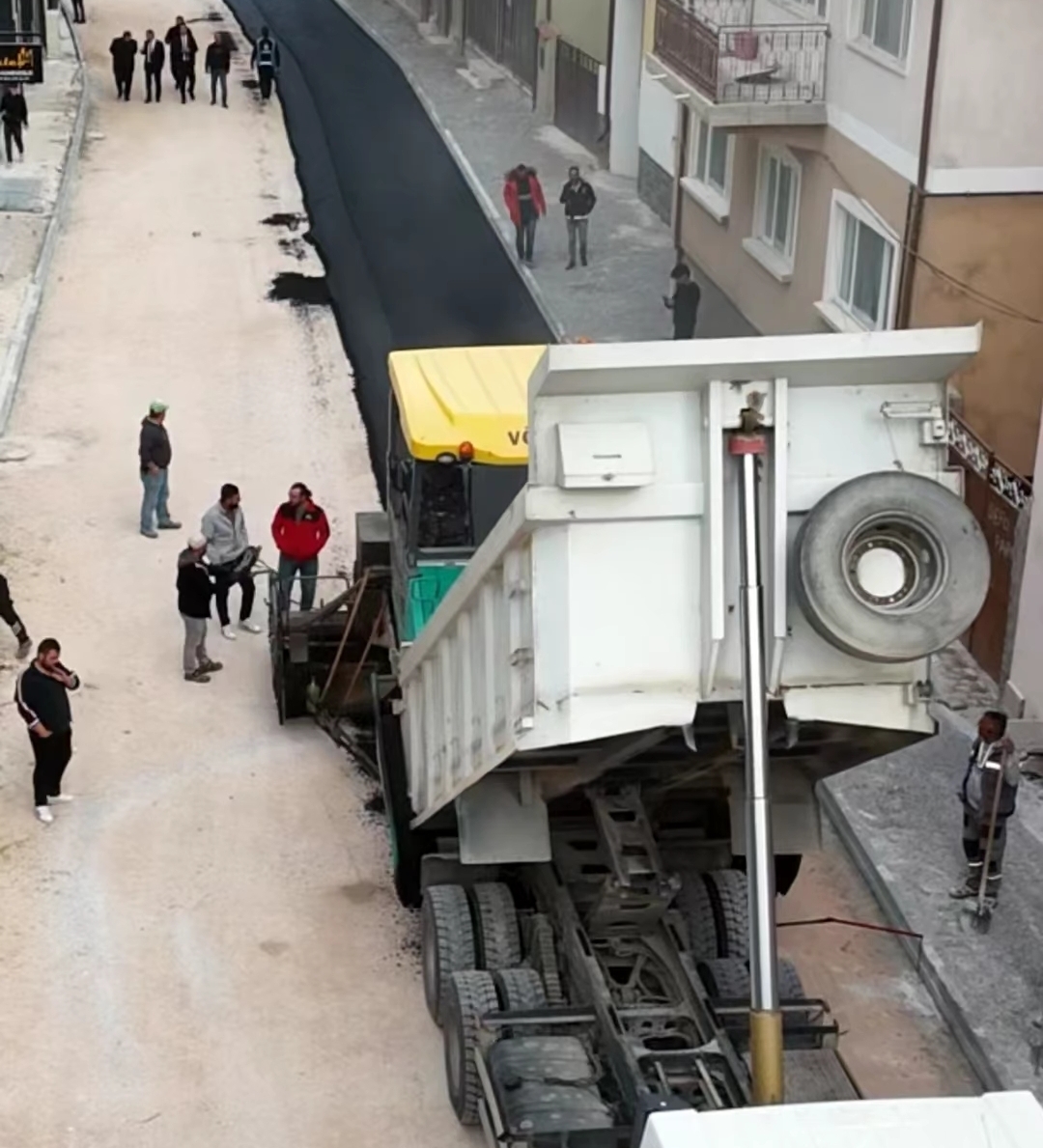 Emirdağ'da Modern Şehir Altyapısı İçin Asfalt Çalışmaları Başladı