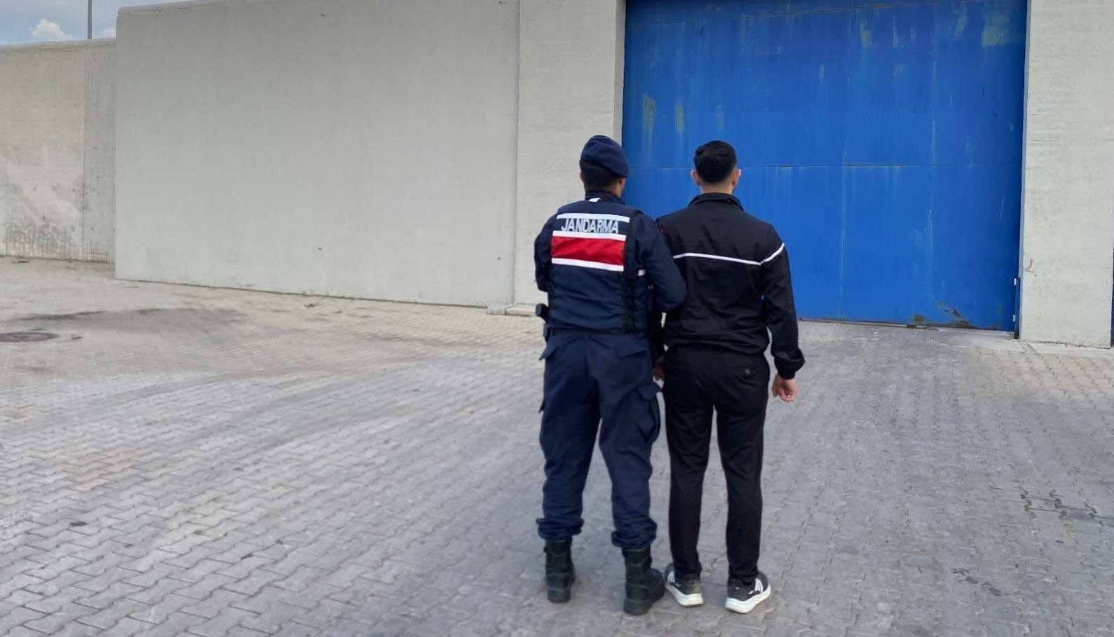 Afyonkarahisar Jandarma Ekipleri Uşak'ta Aranan Şahsı Yakaladı