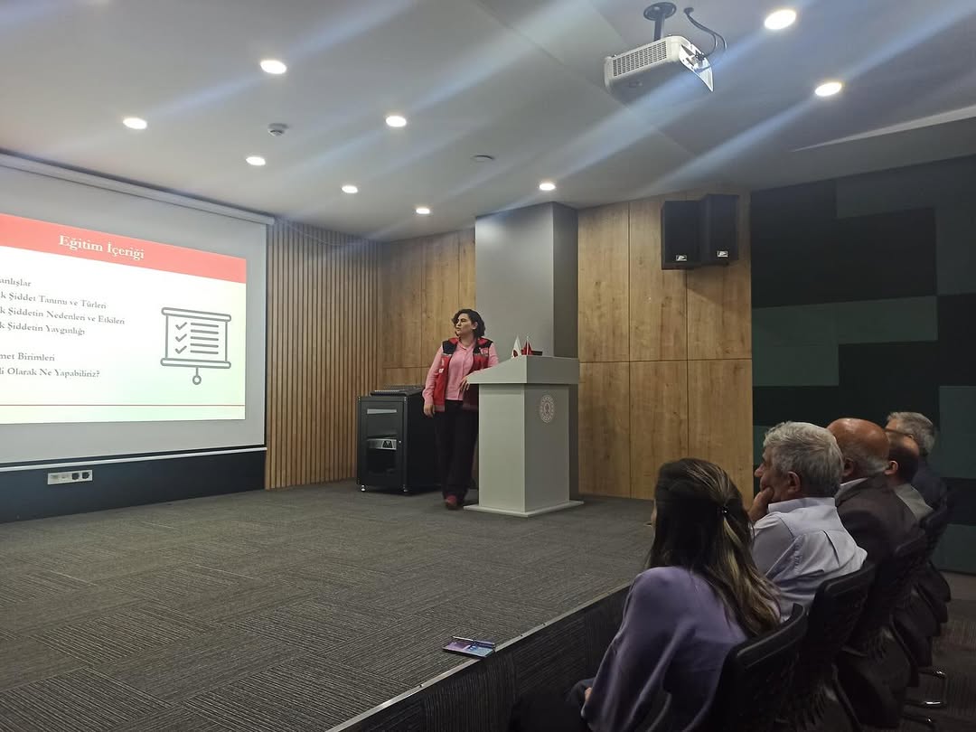 Sandıklı İlçe Kütüphanesi Personeline Kadına Yönelik Şiddetle Mücadele Semineri