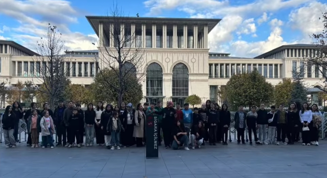 Emirdağ Belediyesi Gençlik Merkezi Öğrencileri Ankara Gezisiyle Buluştu