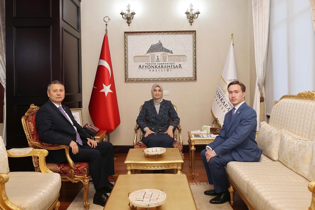 Valimiz Doç. Dr. Kübra Güran Yiğitbaşı, Kazakistanlı Öğrencileri Kabul Etti