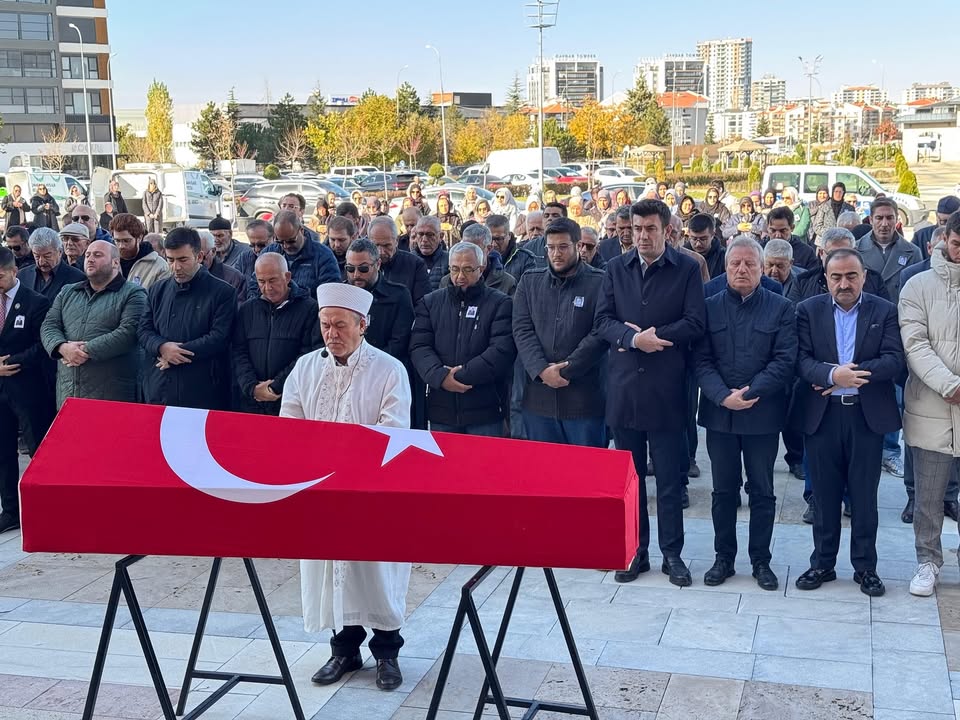 Afyonkarahisar Valiliği'nin Paylaşımı: Vali Yardımcısı İhsan Ayrancı Cenaze Törenine Katıldı