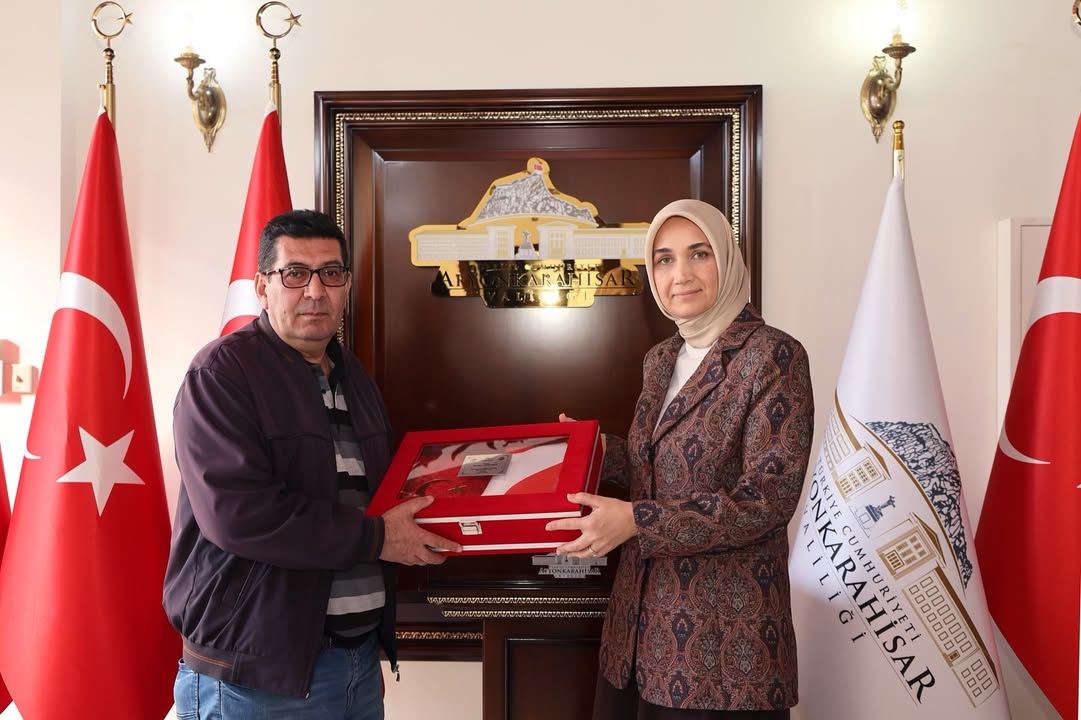 Afyonkarahisar Valiliği'nin Paylaşımı: Vali Yiğitbaşı, Orman Şehidi Mustafa Gürpınar'ın Babasıyla Buluştu