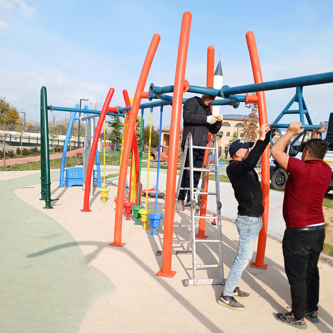 Sandıklı Belediyesi Parkları Daha Güvenli Hale Getiriyor
