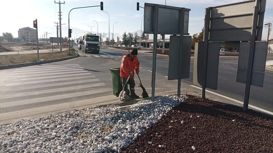 Bolvadin Belediyesi Çevre Temizliği Çalışmalarını Sürdürüyor