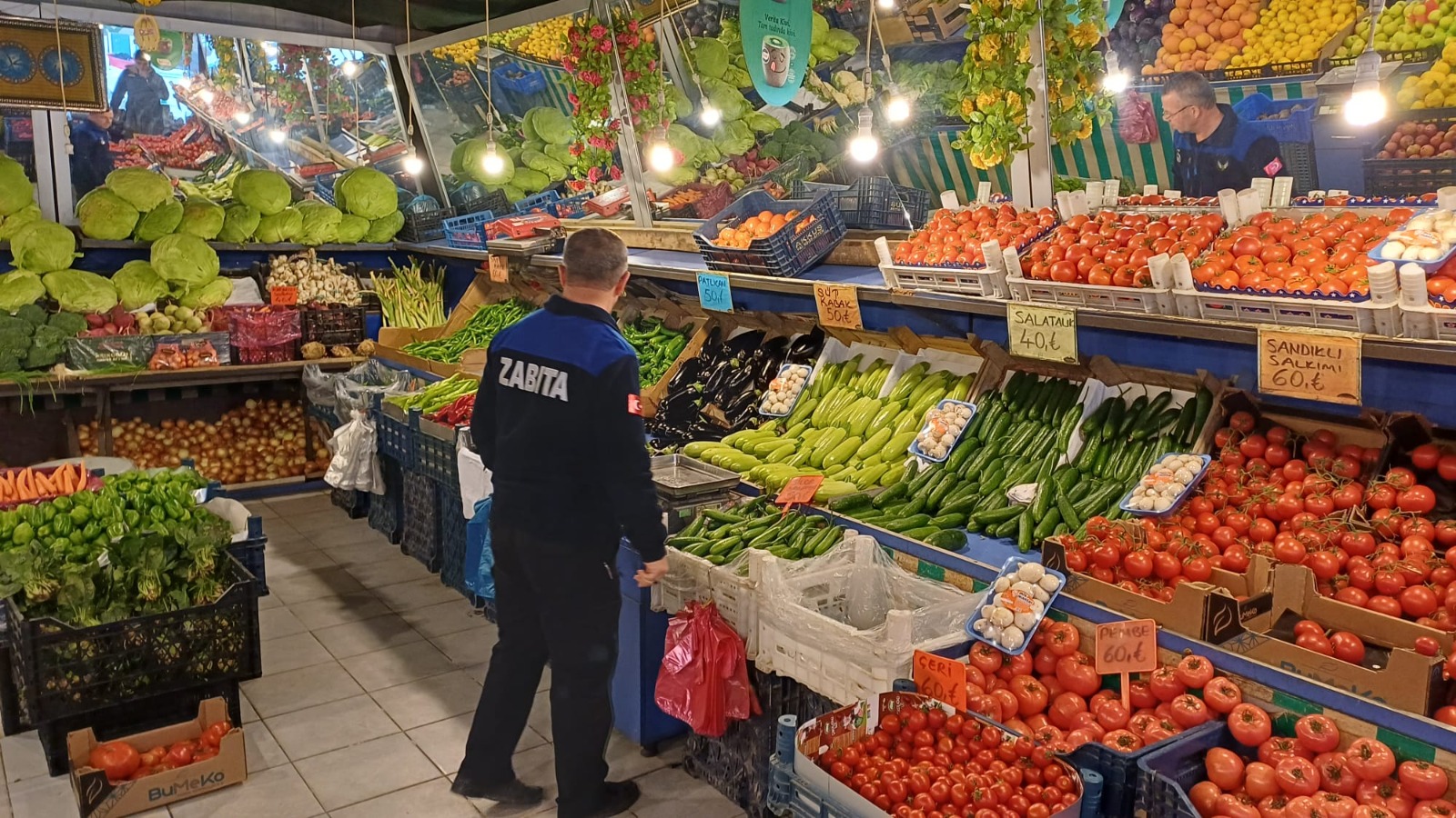 Şuhut Belediyesi Zabıta Müdürlüğü Manavlarda Fiyat Etiketleri Denetimi Yaptı