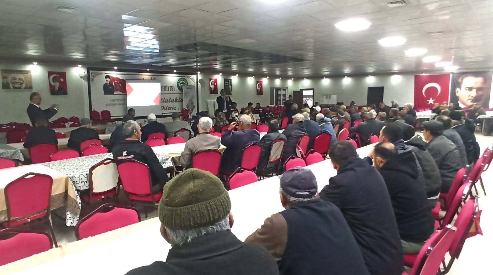 Sultandağı'nda Kiraz Bahçelerinde Don Zararından Etkilenen Ağaçların Bakım ve Beslenmesi Toplantısı Gerçekleştirildi