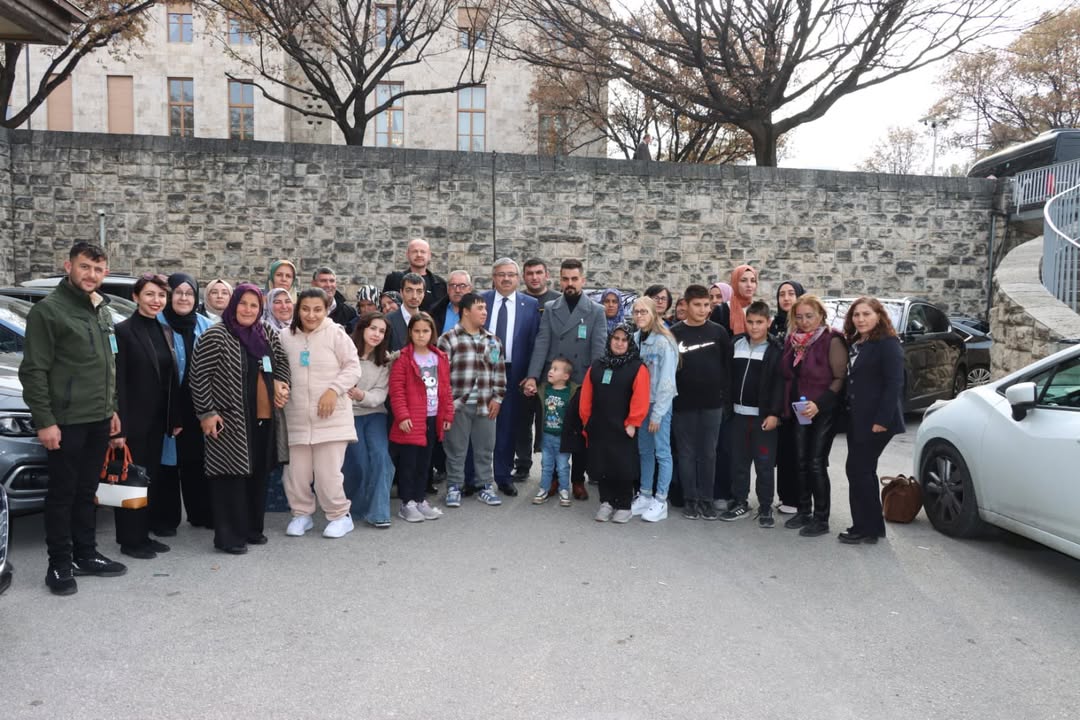 Afyonkarahisar Milletvekili Afet Farkındalık Eğitimi İçin Ankara'da Engelli Kardeşlerini Ağırladı