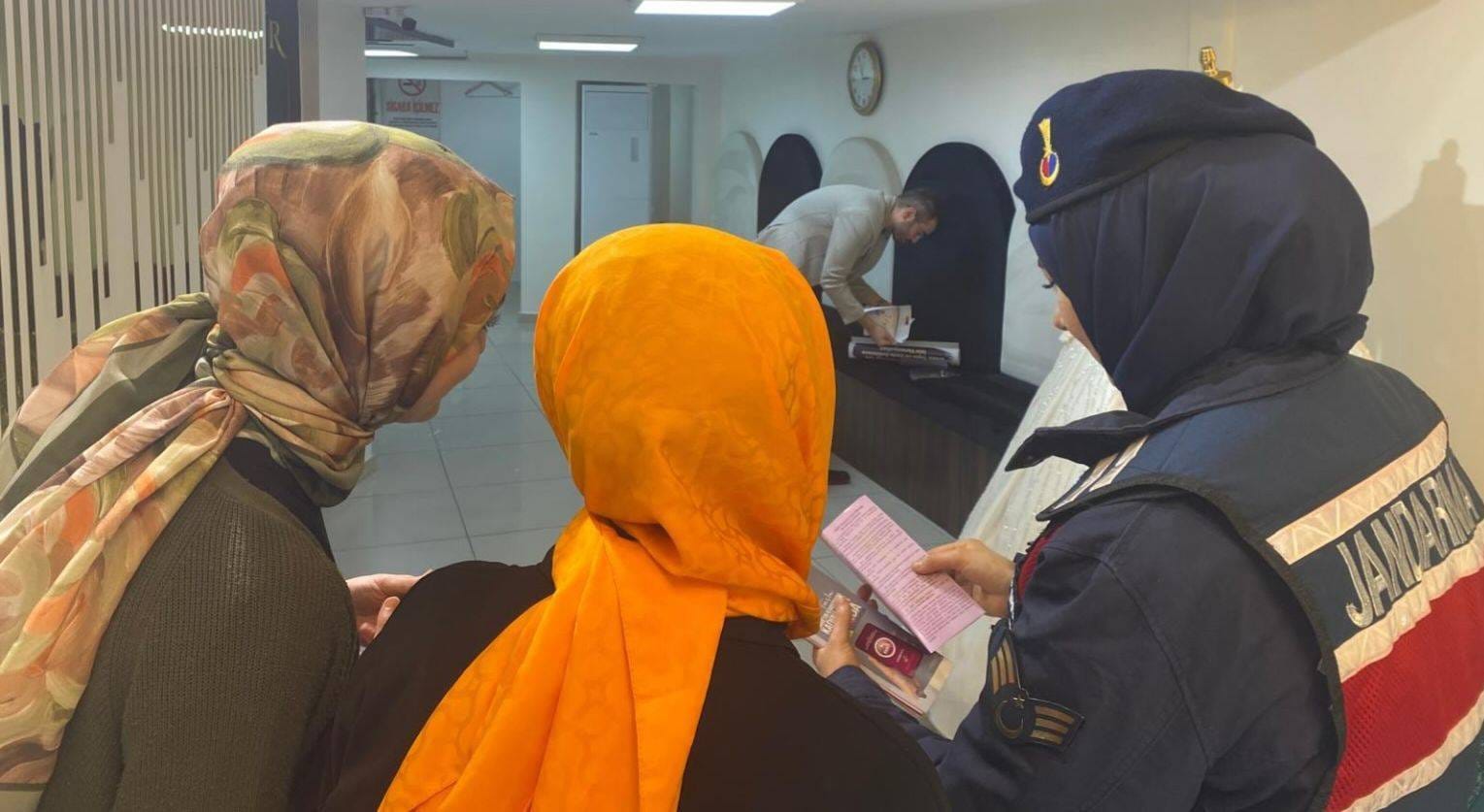 Afyonkarahisar İl Jandarma Komutanlığı'ndan Kadına Yönelik Şiddet ve Erken Yaşta Evliliklerle Mücadele Çalışmaları