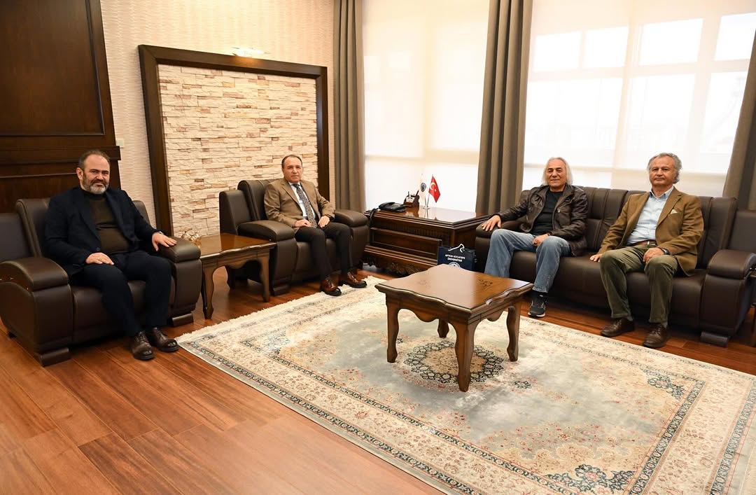 Prof. Dr. Ramazan Yelken ve Prof. Dr. Kadir Canatan Rektör Mehmet Karakaş'ı Ziyaret Etti