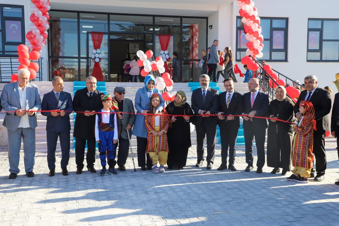 İscehisar Döne Çakmak İlkokulu Açılışında Şükranlarımızı Sunuyoruz
