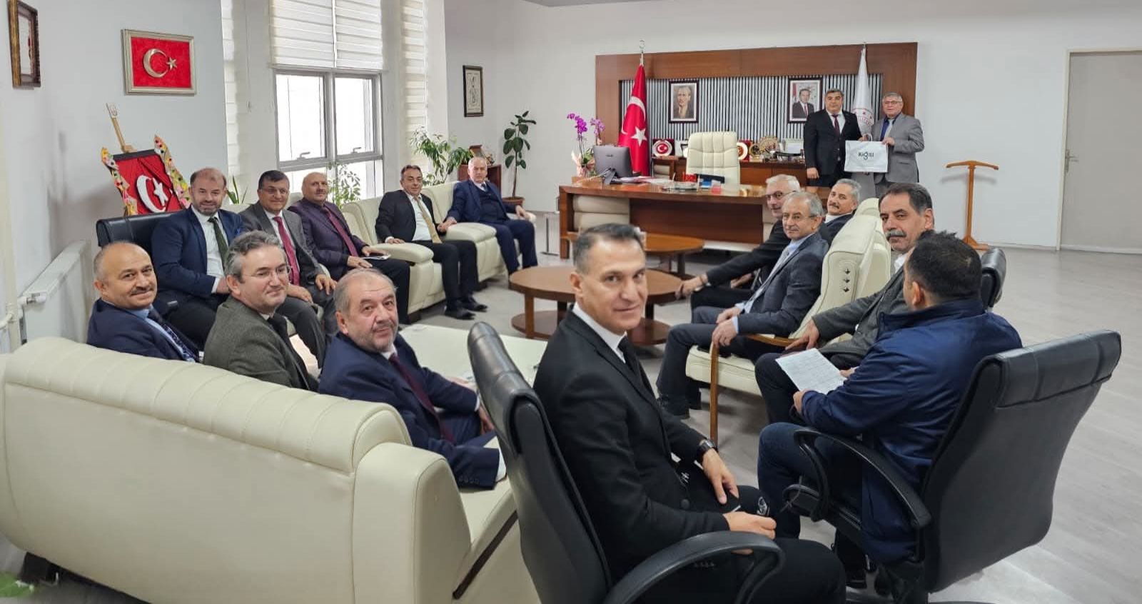 Miraç Sünnetci, Kurum İdarecileriyle Öğretmenler Günü'nü Kutladı