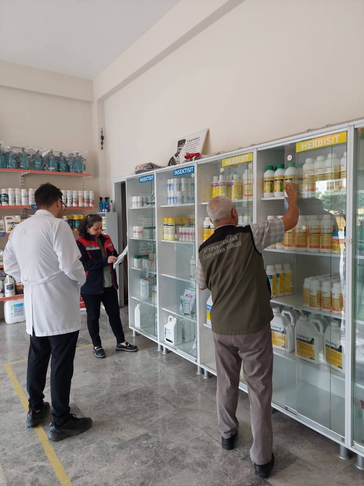 Afyonkarahisar İl Müdürlüğü Bitki Koruma Ürünleri Bayilerini Denetliyor
