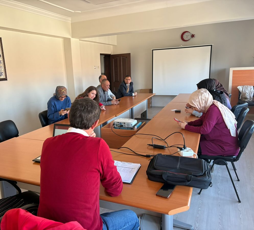 Bolvadin Sosyal Hizmet Merkezi Müdürlüğü tarafından Bolvadin Kaymakamlık Personellerine yönelik Aile İçi İletişim Semineri Düzenlendi