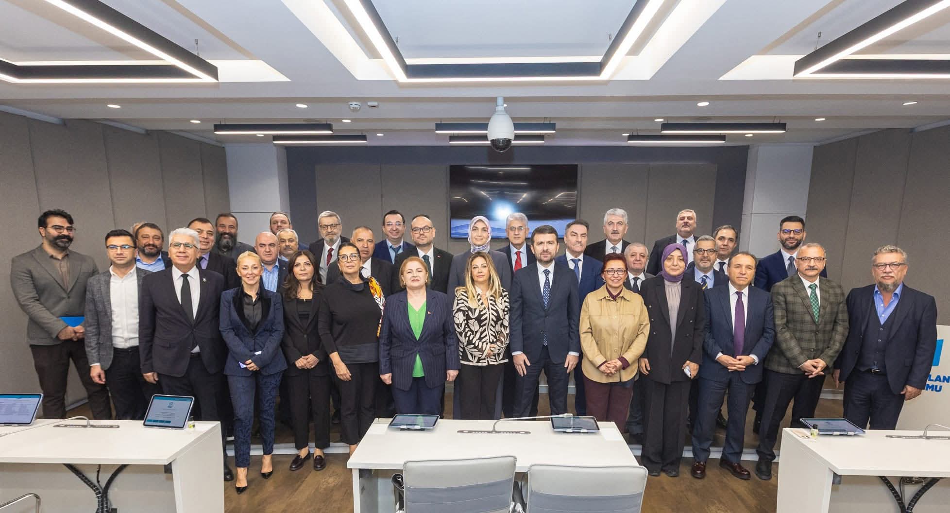 Vali Kübra Güran Yiğitbaşı, Basın İlan Kurumu Genel Kurulunun Son Oturumuna Katıldı