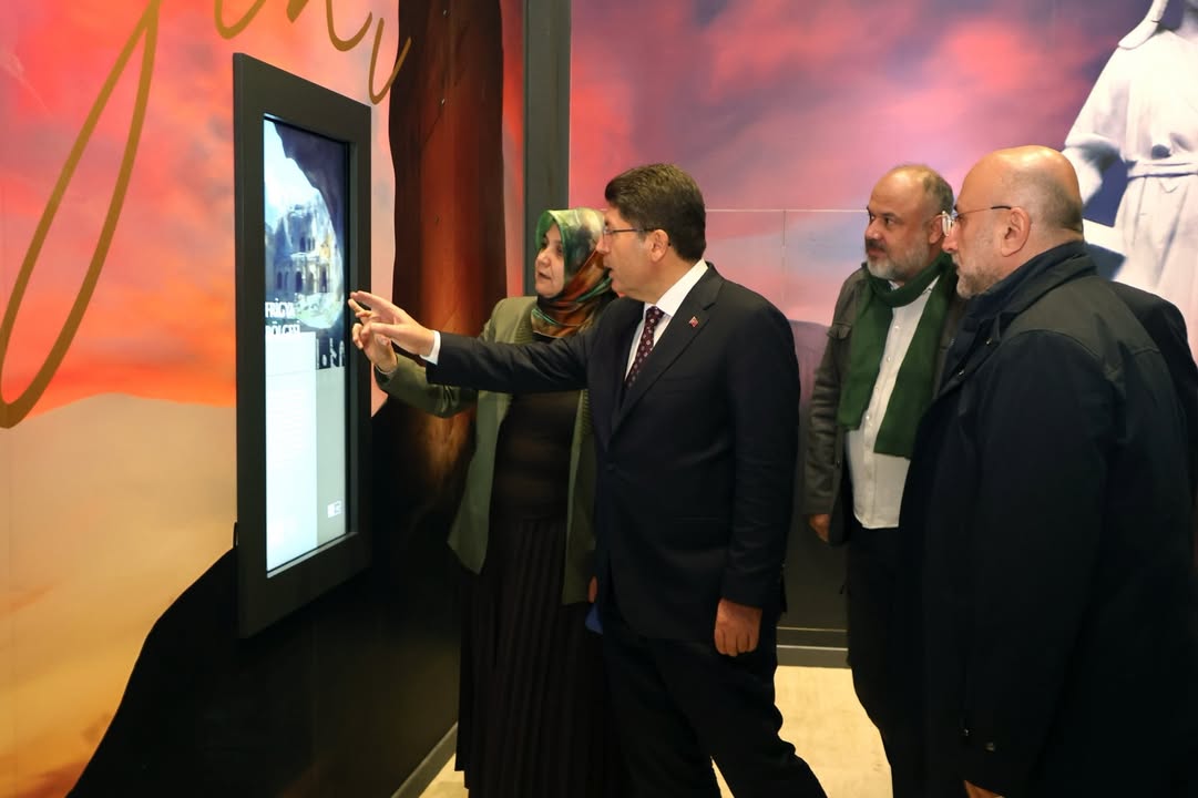 Adalet Bakanı Yılmaz Tunç ve Vali Vekili Murat Büyükköse Afyonkarahisar'da Vatandaşlarla Buluştu