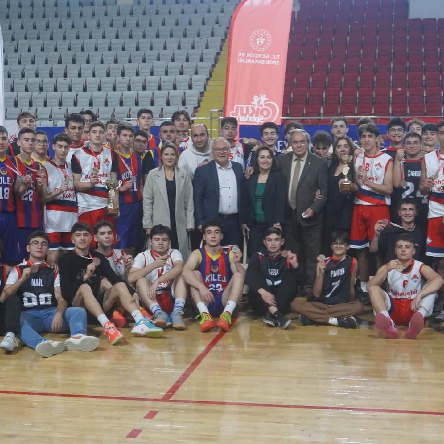 Afyonkarahisar'da Okul Sporları Genç Erkekler Basketbol Müsabakaları Heyecanı