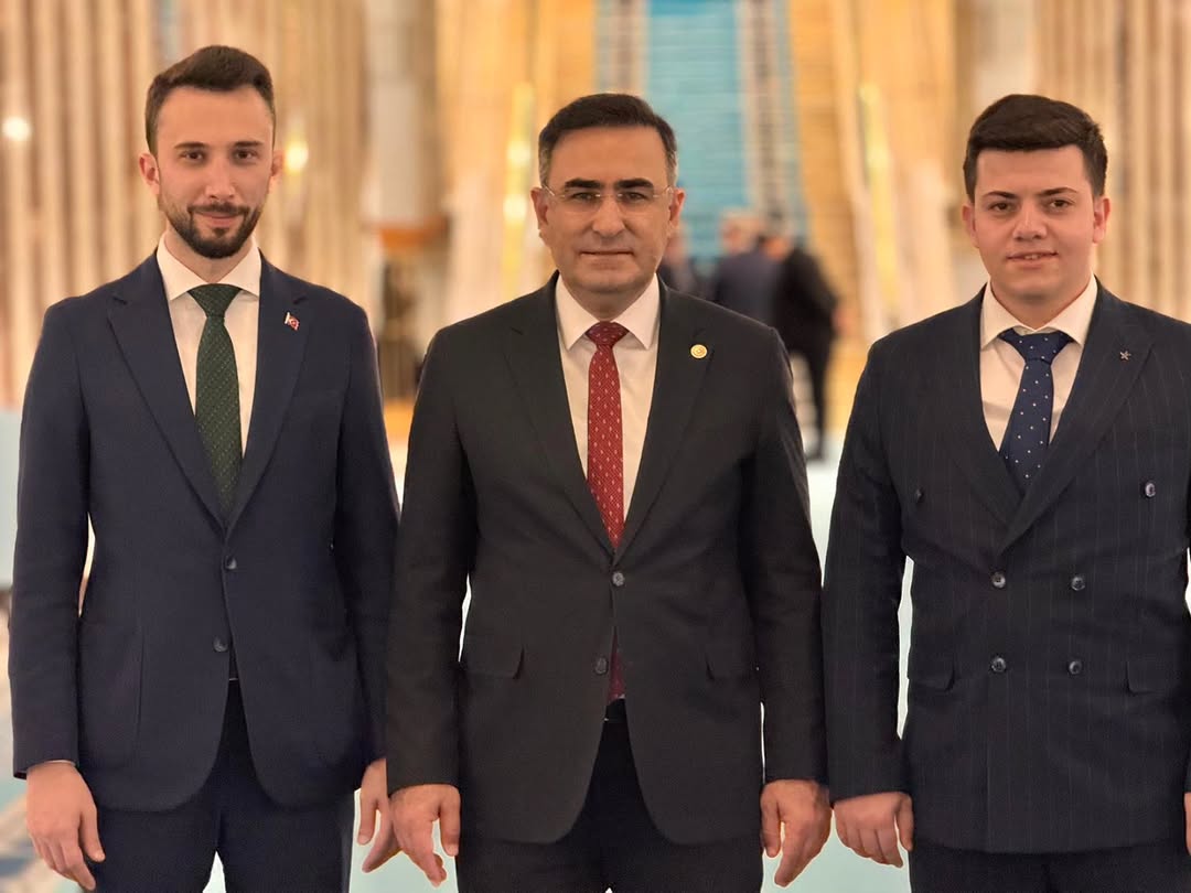 AK Parti Gençlik Kolları Başkanı Emin İntepe ve Yönetim Kurulu Üyesi Mevlüt Akgedik Gazi Meclisinde Misafir Edildi