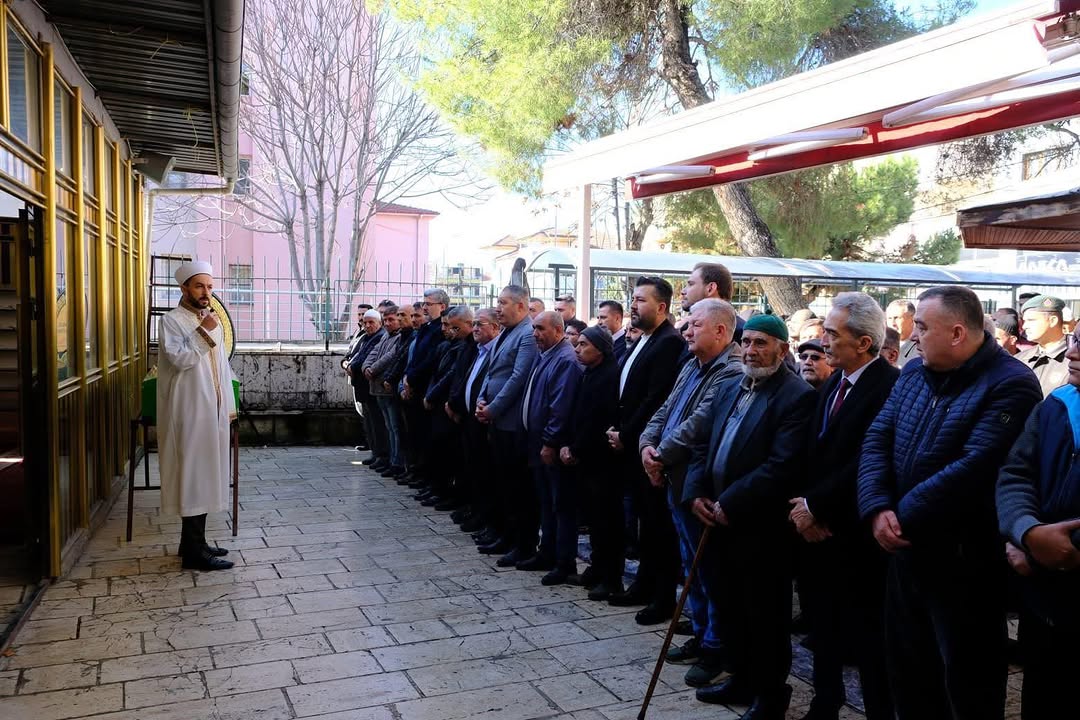 Dinar'da Kıymetli Aile Büyüğü Son Yolculuğuna Uğurlandı