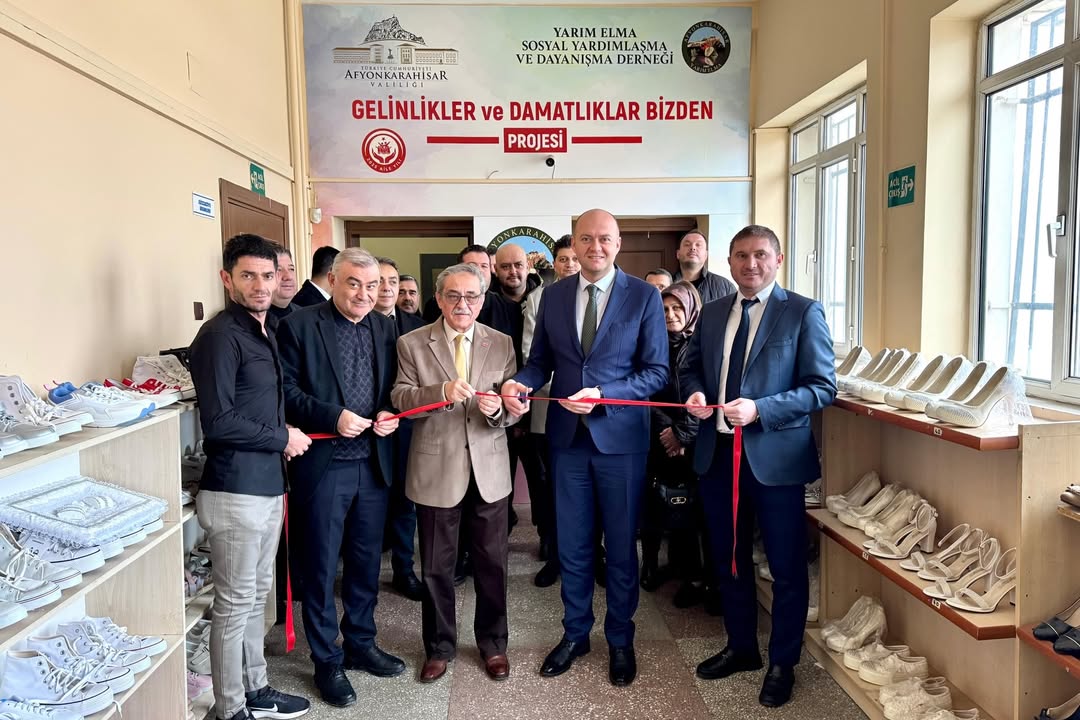 Afyonkarahisar Valiliği'nin 'Gelinlikler, Damatlıklar Bizden' Projesi Açılışını Duyurdu