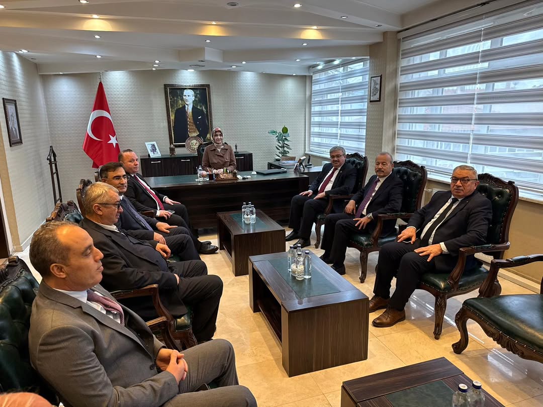 Afyonkarahisar AK Parti Milletvekili Dr. Hasan Arslan Şuhut Kaymakamı İzzet Cem Eser'i Ziyaret Etti