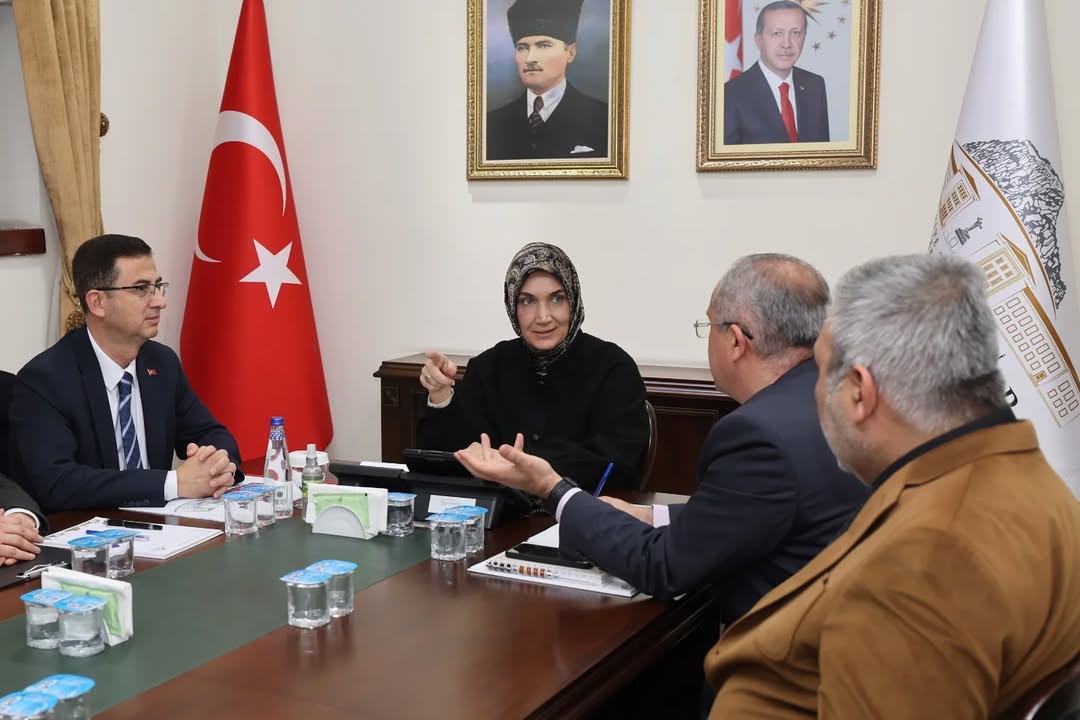 Afyonkarahisar Valiliği'nin Gündüzlü Bakım ve Aktif Yaşam Merkezi Projesi Sunumu