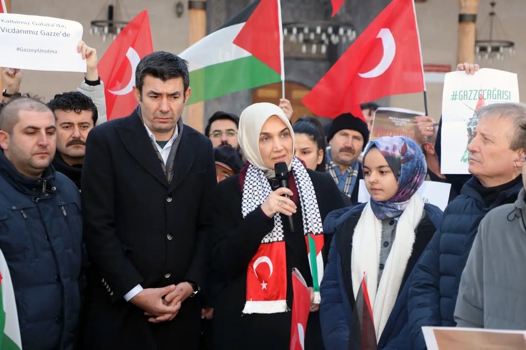 Valimiz Doç. Dr. Kübra Güran Yiğitbaşı, Gençlerle Bir Araya Geldi
