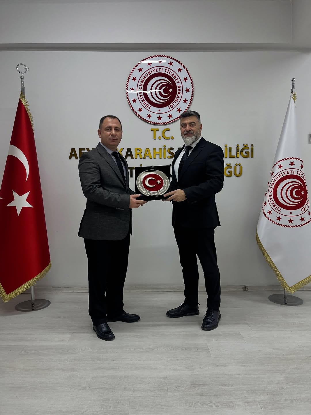 Berberler ve Kuaförler Odası Ticaret İl Müdürü Mahmut Yayla'yı Ziyaret Etti
