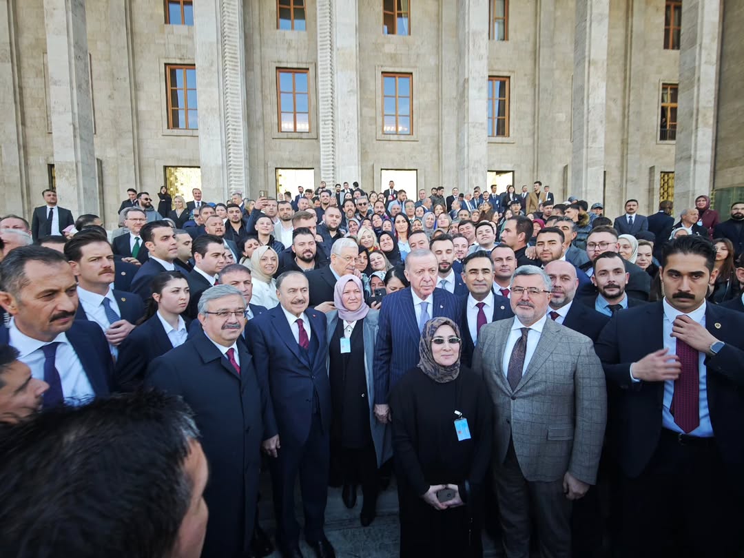 Afyon AK Parti Ekibi Cumhurbaşkanı Erdoğan ile Hatıra Fotoğrafı Çektirdi